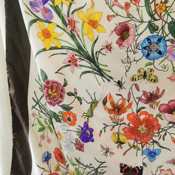 Authentic Gucci Vittorio Accornero Floral Scarf - 32" x 32" Orchid 100% Silk - Picture 9 of 15